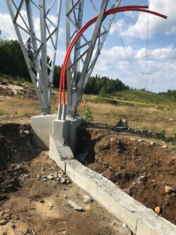 Connexion fibre optique à la ligne électrique (Centrale Rapide Blanc – La tuque, QC, Canada) Connexion fibre optique à la ligne électrique (Centrale Rapide Blanc – La tuque, QC, Canada)